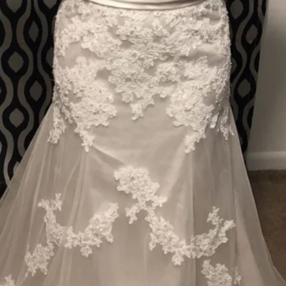 Wedding Dress - Picture 2 of 6